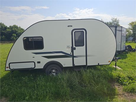 2021 Braxton Creek - Bushwhacker Plus Floorplan: 17FD Travel Trailer